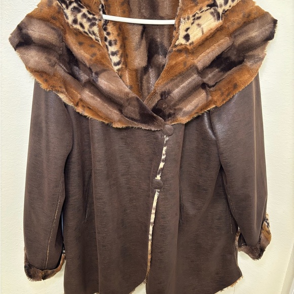 Vintage 90s reversible Brown Faux Fur Coat with Animal Print Lining - Picture 8 of 12